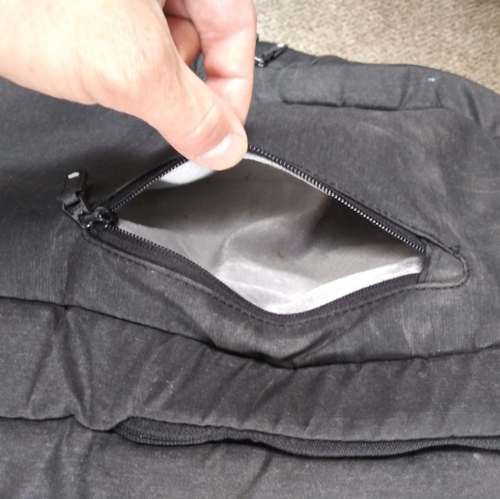 Incase Tablet/Notebook Backpack - Picture 2 of 10